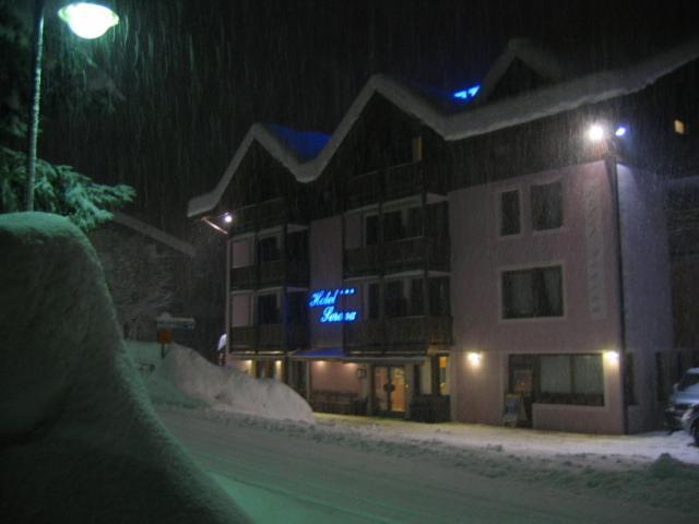 Hotel Serena Dimaro Dış mekan fotoğraf